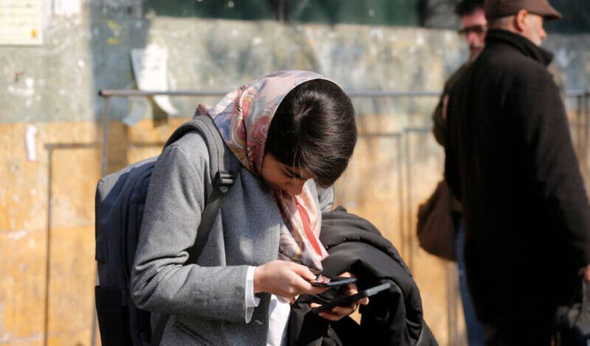 İran'a aylar sonra uluslararası internet erişimi