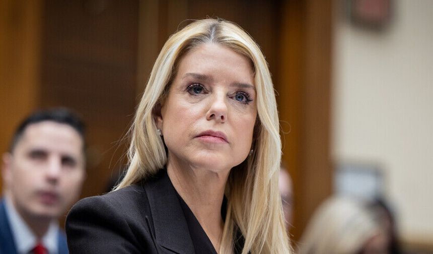 Eski ABD Adalet Bakanı Bondi, Trump'ın Epstein dosyalarındaki rolüne ilişkin sorulara cevap vermedi
