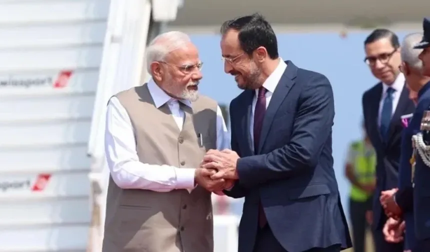 Hristodulidis dün Yeni Delhi’de Hindistan Başbakanı Modi’yle bir araya geldi