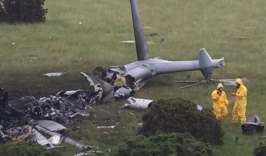 İngiltere'de askeri helikopter düştü: Üç asker öldü