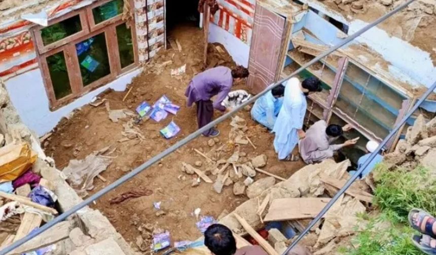 Pakistan'da etüt merkezinin çatısının çökmesi sonucu 14 öğrenci hayatını kaybetti