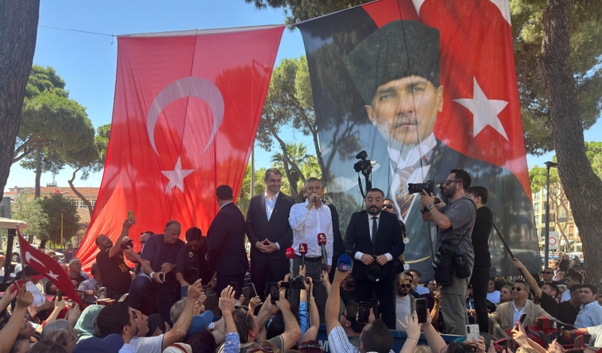 CHP Grup Başkanı Özel: "Biz partimizdeyiz ama yeni bir yürüyüşün, yeni bir yaklaşımın içindeyiz"