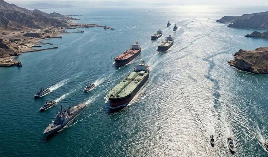 İran, Hürmüz Boğazı'ndan geçen Güney Kıbrıs bayraklı ticari bir gemiye ateş açtı