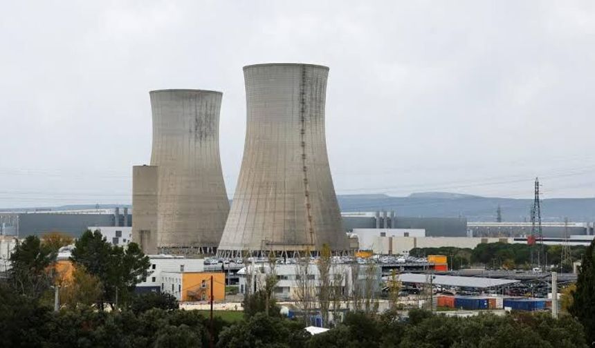 Fransa'da aşırı sıcaklıklar devam ediyor: Üç nükleer reaktörün faaliyeti askıya alındı