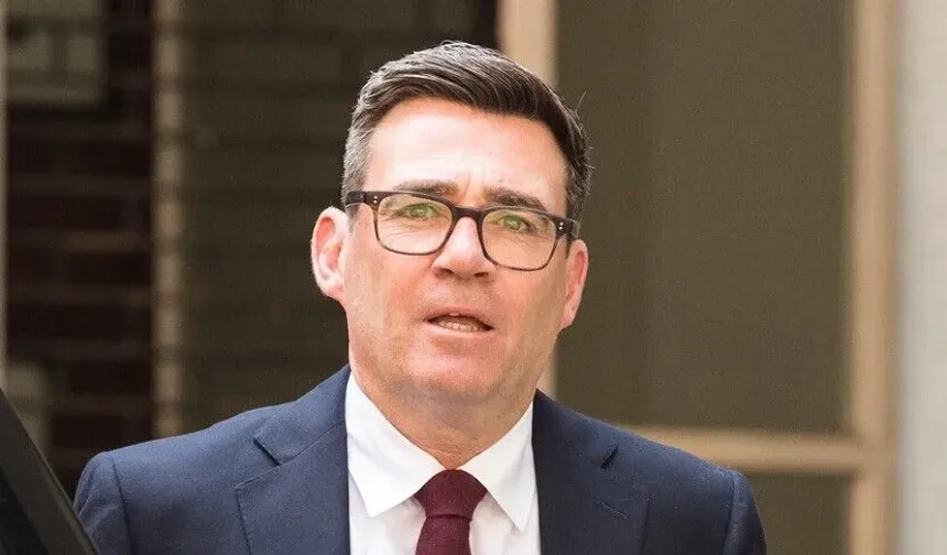 İngiltere İşçi Partisi liderliğine seçilen Andy Burnham, ülkenin yeni başbakanı oldu