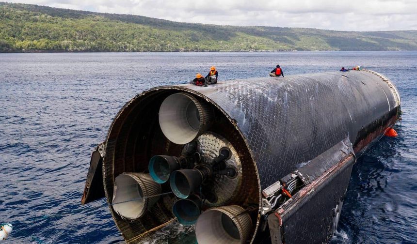 SpaceX, fırlatmadan bir ay sonra Starship'i okyanustan çıkardı