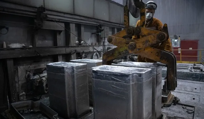Tahran'da alüminyum fabrikasında meydana gelen patlamada 18 kişi yaralandı