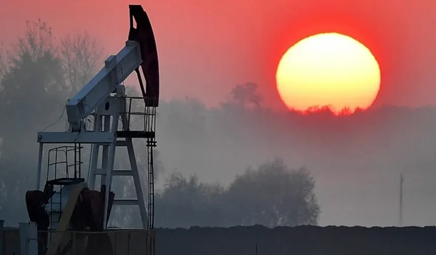Petrol fiyatları, diplomatik çabaların etkisiyle yüzde 4'ten fazla geriledi