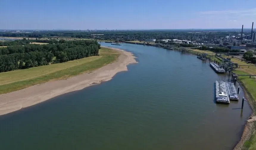 Almanya'da Ren, Elbe ve Tuna nehirlerinde su seviyesi kritik düzeye geriledi