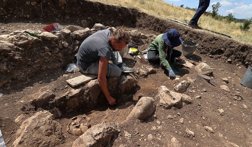 Hattuşa'da yaklaşık 2 bin 300 yıllık yeni mezarlar bulundu
