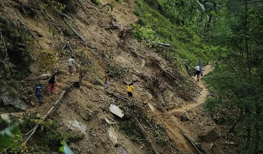 Nepal'in batısındaki toprak kaymasında 7 kişi hayatını kaybetti
