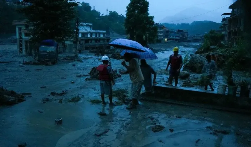 Nepal'deki sel felaketinde sınırın Çin tarafında hayatını kaybedenlerin sayısı 5'e çıktı