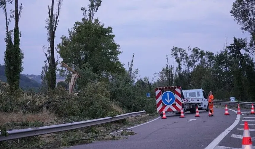 Fransa'da fırtına nedeniyle yaklaşık 2 bin 200 hane elektriksiz kaldı