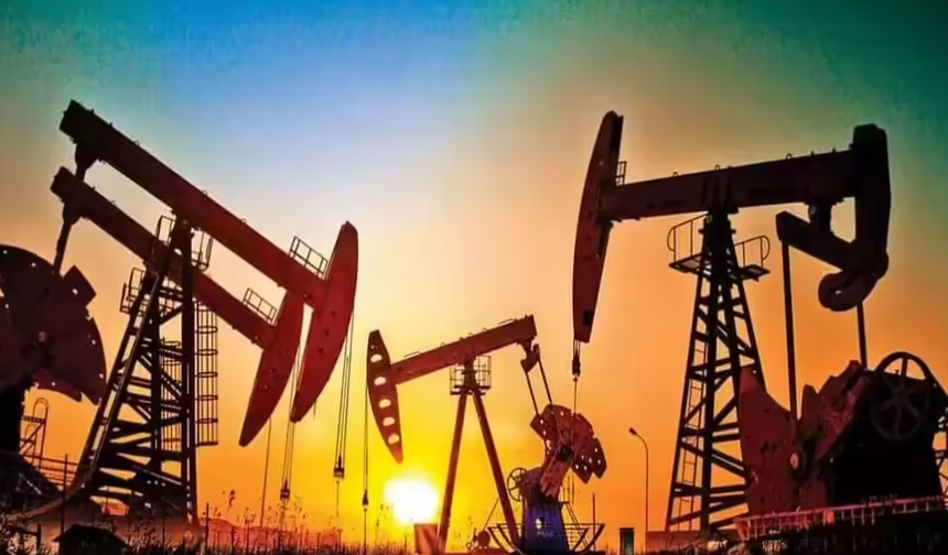 Brent petrolün varili ticari gerilimlerin artmasıyla 90 doların altına geriledi