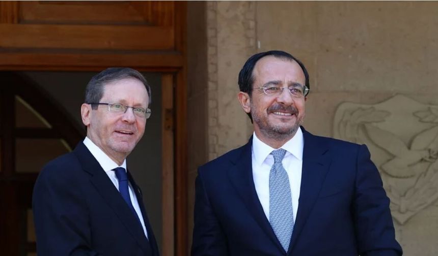 Cyprus Mail: “Hristodulidis’in Herzog ziyaretini öne çıkarması Türkiye’nin elini güçlendirebilir”