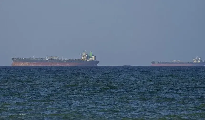 İngiltere Deniz Ticaret Operasyonları: Hürmüz Boğazı'nda bir petrol tankeri vuruldu