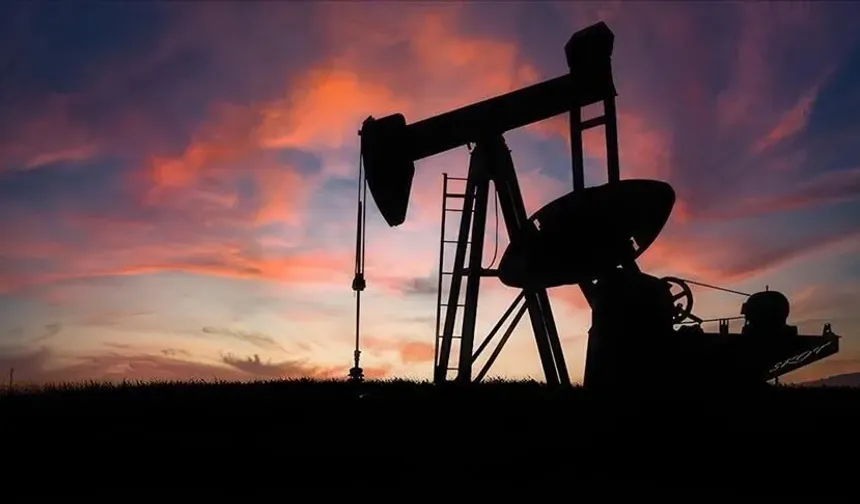Brent petrol 98,96 dolardan işlem görüyor