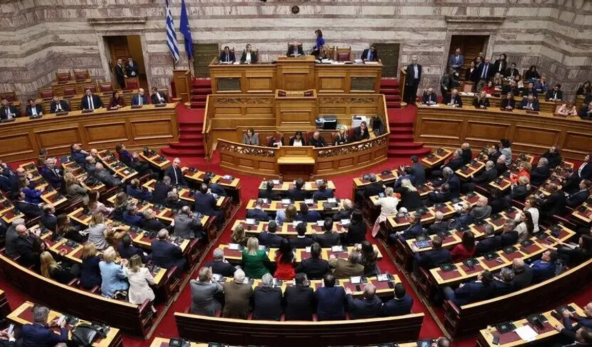 Yunanistan’da PASOK’tan hükümete, "silahlanma programlarında şeffaflık ve hesap verebilirlik" çağrısı