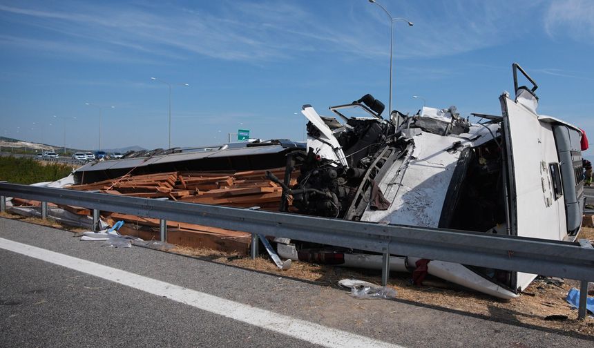 Manisa'da çekici ile tur otobüsü çarpıştı… 11 ölü, 27 yaralı