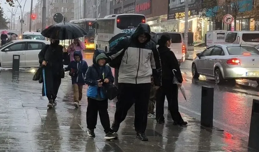 İstanbul'da olumsuz hava koşulları nedeniyle yarın eğitime 1 gün süreyle ara verildi