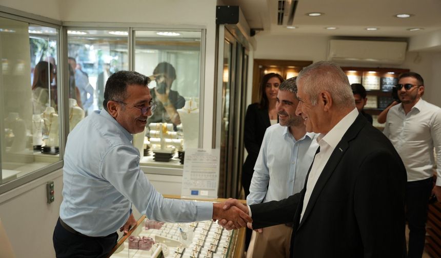 Taçoy, LTB adayı Aktuç'la Surlariçi'ni ziyaret etti
