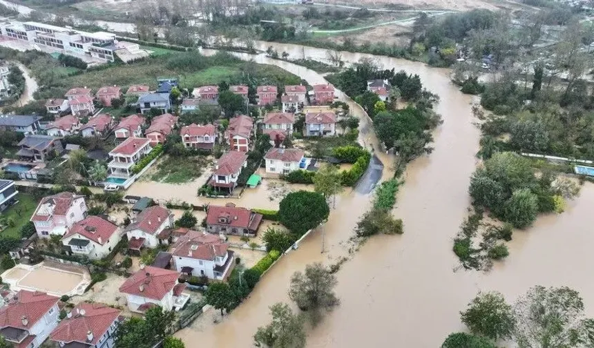 İstanbul Valisi: “Selde 3 bin ev ve iş yeri zarar gördü”
