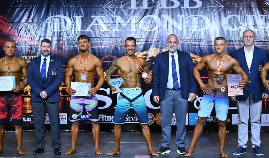 Vücut geliştirme milli takım sporcularından, Makedonya’da çifte şampiyonluk...