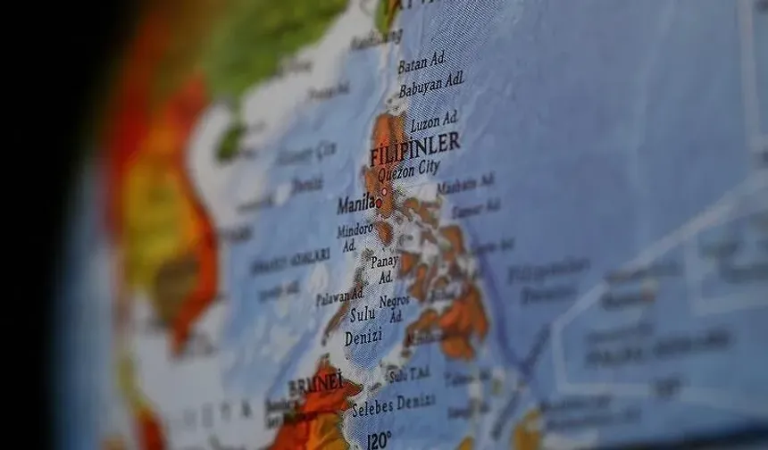 Filipinler'de 2 askeri eğitim uçağının havada çarpıştığı kazada 4 pilot hayatını kaybetti