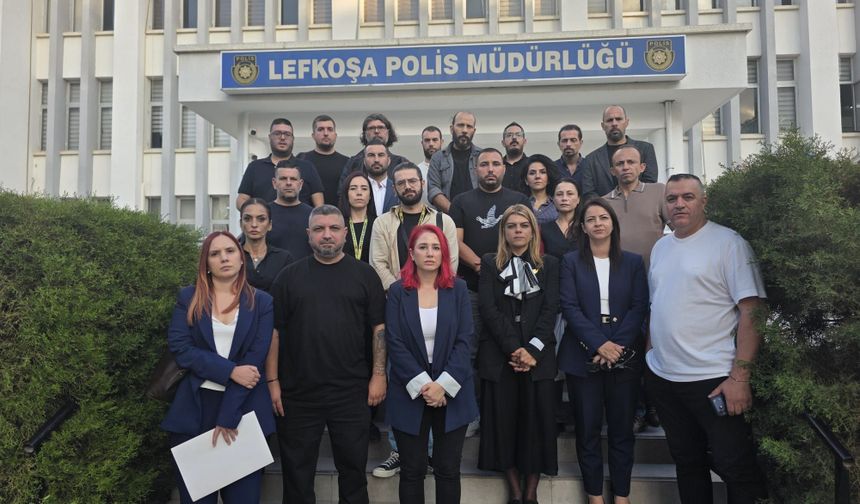 Saldırıya uğrayan gazeteciler Lefkoşa Polis Müdürlüğüne şikâyette bulundu