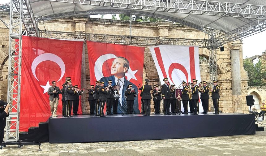 Cumhuriyet Bayramı ilçelerde törenlerle kutlandı