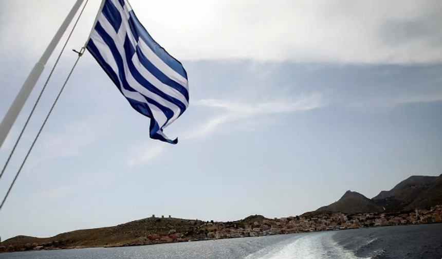 Yunanistan'da liman ve denizcilik çalışanları "savaşa hayır" diyerek greve gitti