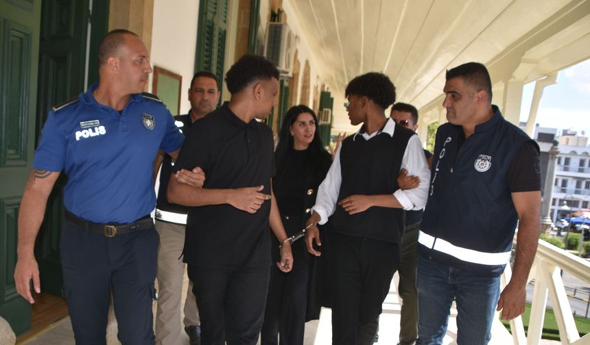 Uyuşturucu davasında iki sanığa hapis cezası