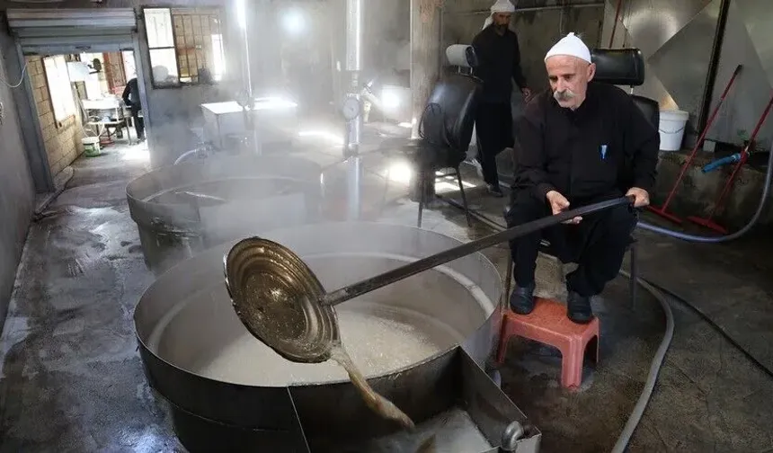 Lübnan'da üreticiler, İsrail saldırıları sürerken asırlık pekmez geleneğini yaşatıyor