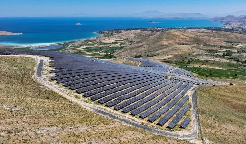 Dünyada yeni elektrik ihtiyacının karşılanmasında temiz enerjinin rolü artıyor