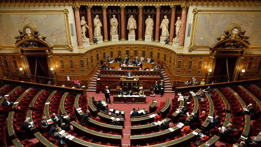 Fransa, 178 senatörü belirlemek için sandık başında