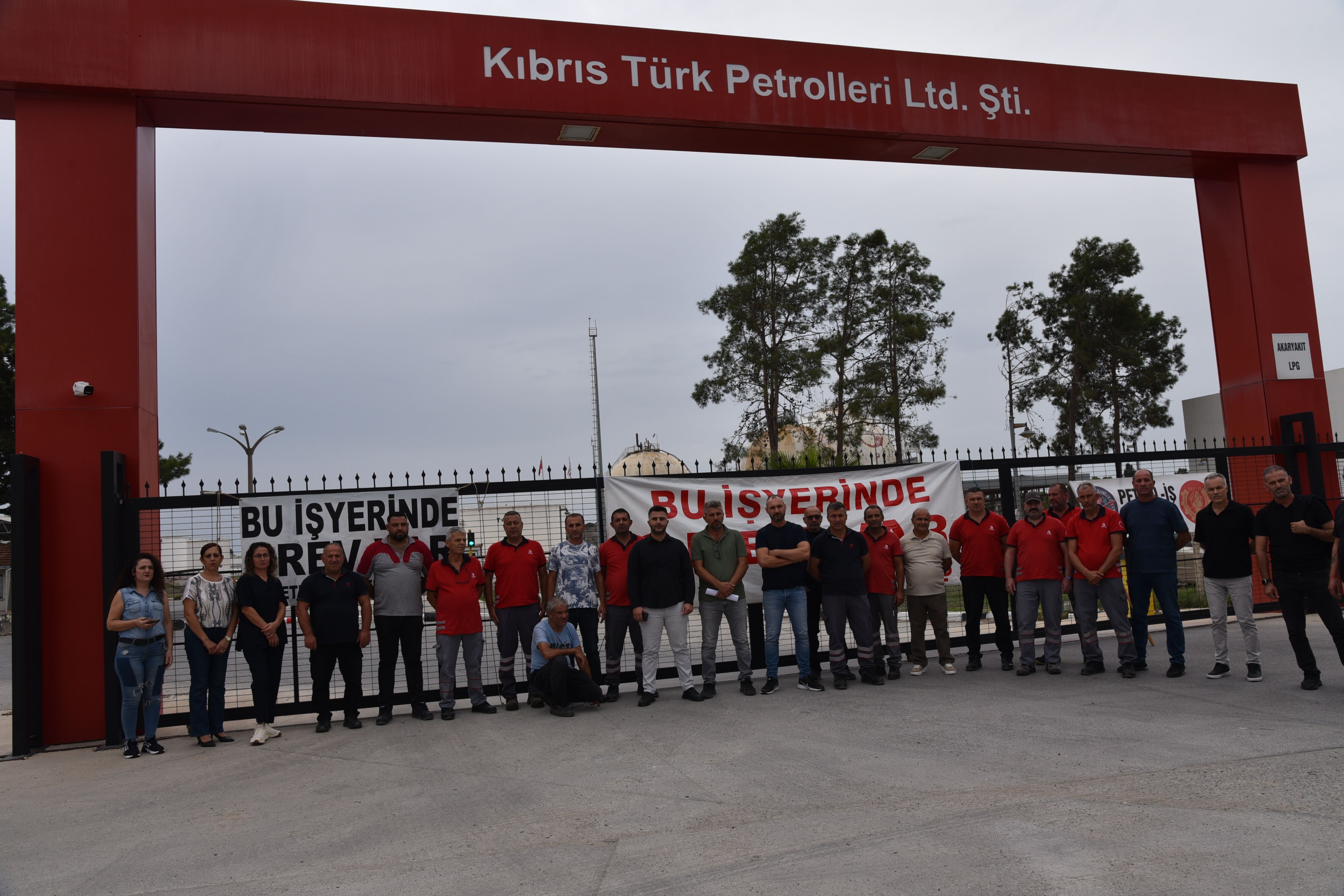 Petrol İşçileri Sendikası Kalecik Dolum Tesisleri’nde süresiz grev başlattı. Bayilere akaryakıt verilmiyor