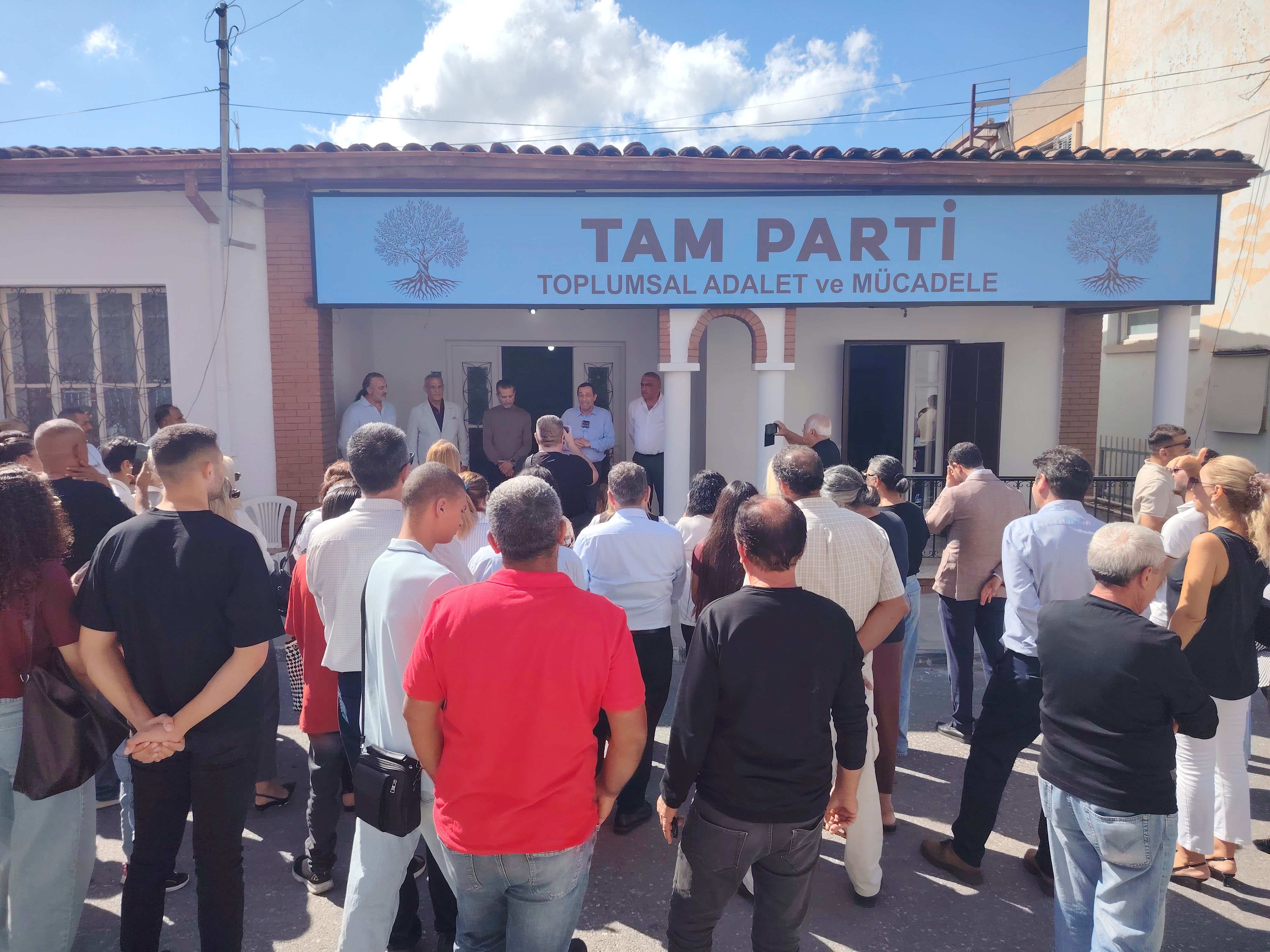 Tam Parti Güzelyurt ilçe binası düzenlenen açılış töreniyle hizmete girdi