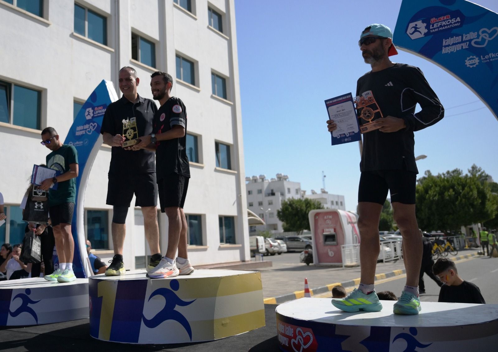 Lefkoşa Maratonunda dereceye girenlere ödülleri verildi