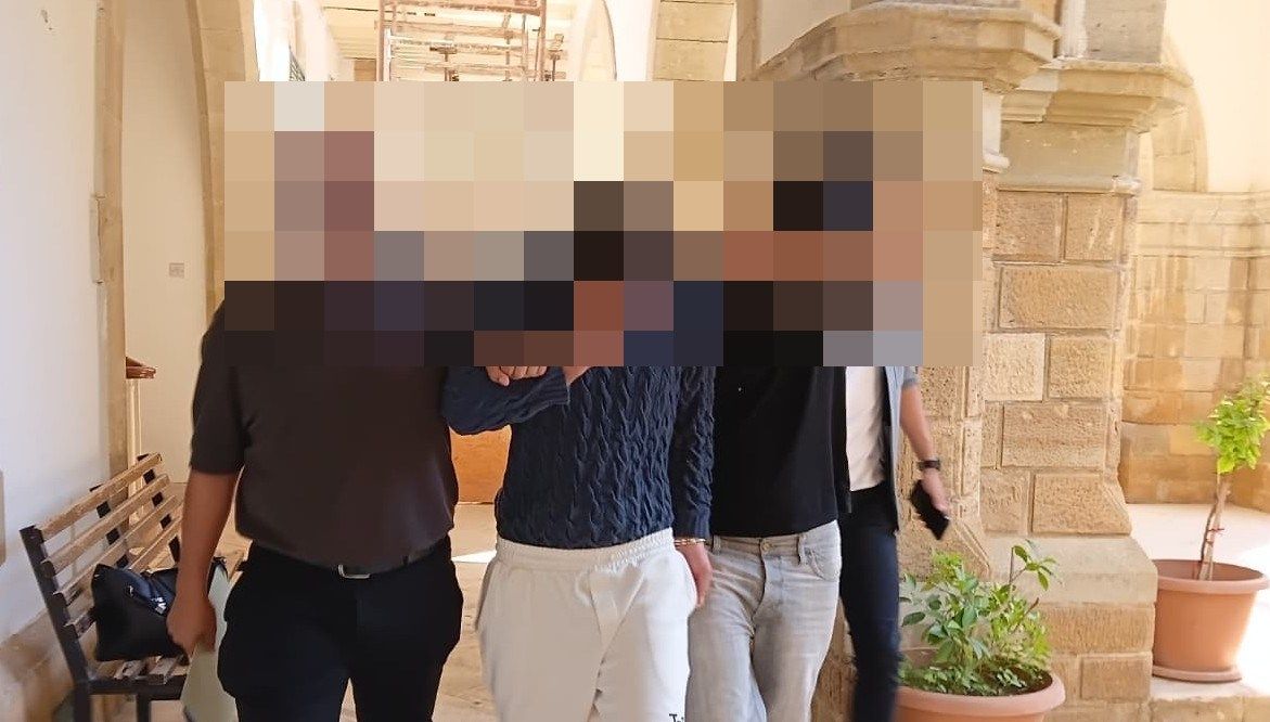 Büfe hırsızlığına 20 gün tutukluluk